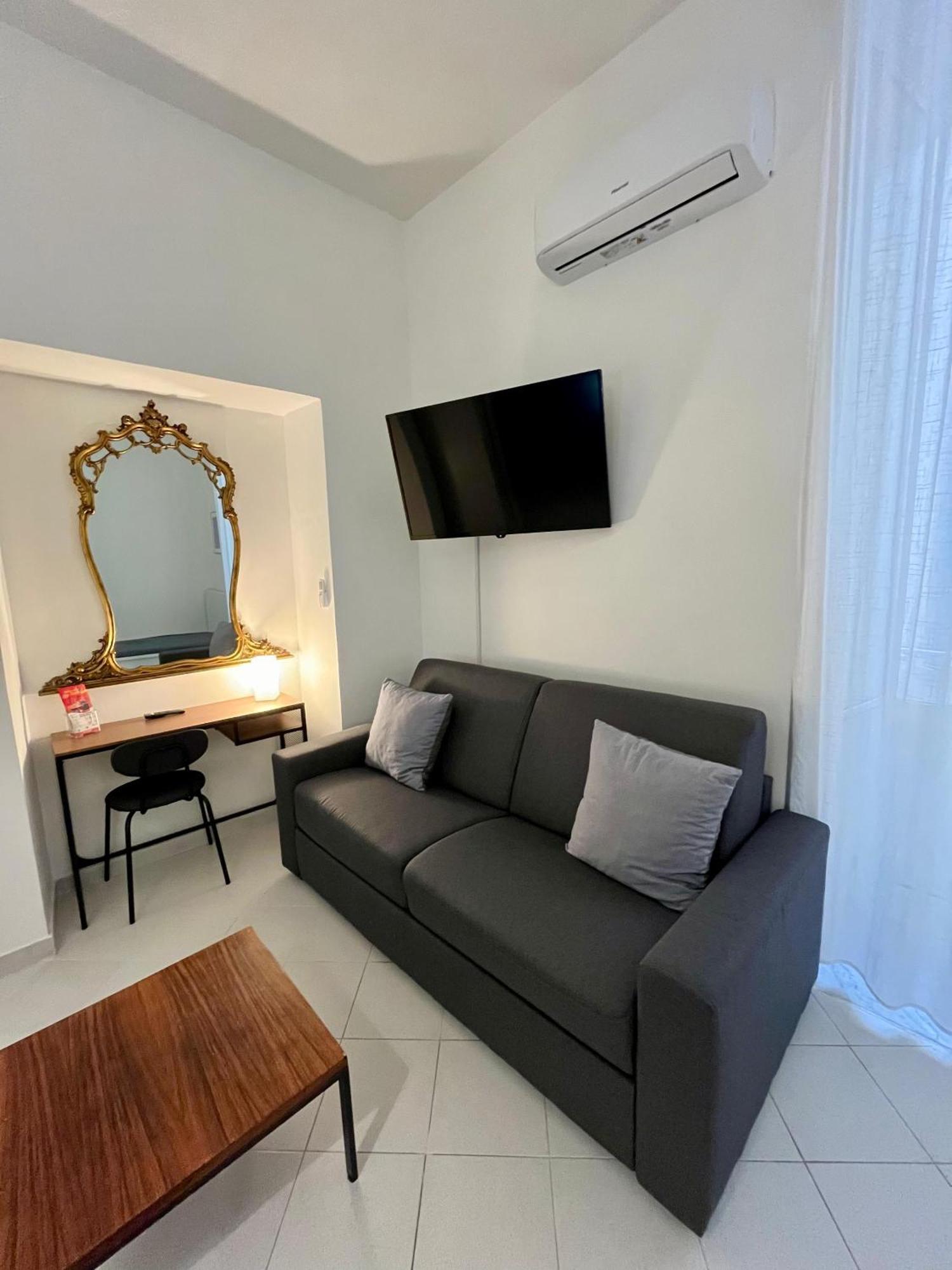 Pop Santa Chiara Bed and Breakfast Napels Buitenkant foto